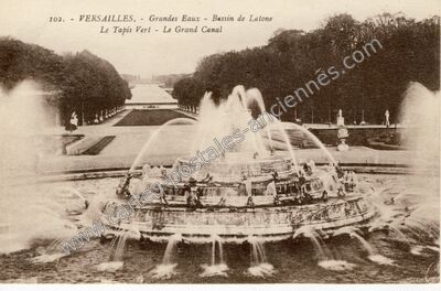 Carte postale ancienne Grandes Eaux - Bassin de Latone Le Tapis Vert - Le Grand Canal — Versailles (Yvelines)