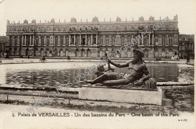 Carte postale ancienne Palais de Versailles - Un des bassins du Parc — Versailles (Yvelines)
