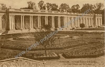 Carte postale ancienne Le Grand Trianon et les Jardins — Versailles (Yvelines)