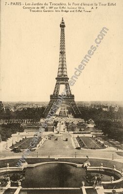 Carte postale ancienne La Tour Eiffel — Paris 7e (Paris)