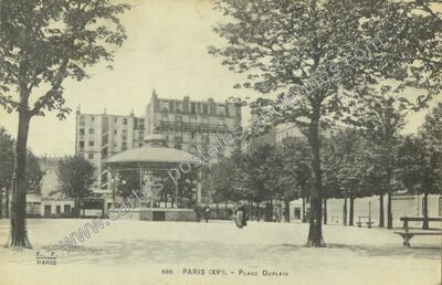 Carte postale ancienne Place Dupleix — Paris 15e (Paris)