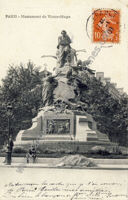 Carte postale ancienne Monument de Victor Hugo — Paris 16e (Paris)