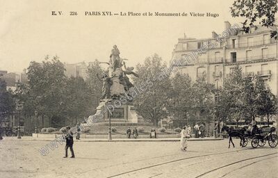 Carte postale ancienne Place et Monument de Victor Hugo — Paris 16e (Paris)
