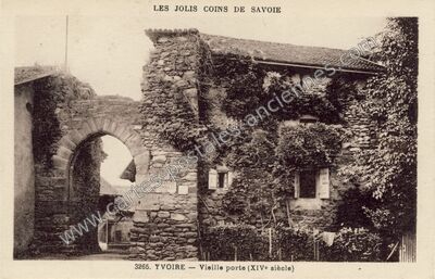 Carte postale ancienne Vieille porte (XIVe siècle) — Yvoire (Haute-Savoie)