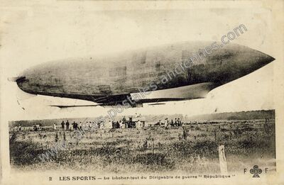 Carte postale ancienne LES SPORTS - Le lâcher-tout du Dirigeable de guerre " République — Dirigeable — Aviation