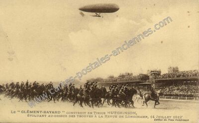 Carte postale ancienne Le "Clément-Bayard" construit en tissus Hutchinson — Dirigeable — Aviation
