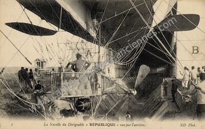 Carte postale ancienne La Nacelle du Dirigeable « RÉPUBLIQUE » vue par l'arrière — Dirigeable — Aviation