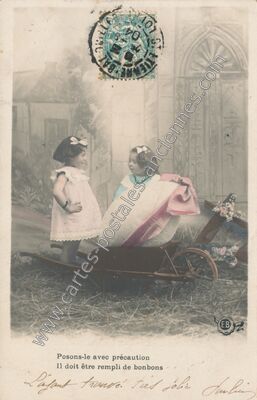 Carte postale ancienne Posons-le avec précaution Il doit être rempli de bonbons — Oeuf de Paques — Fantaisie