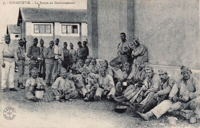 Carte postale ancienne La Soupe au Cantonnement — Infanterie — Militaire