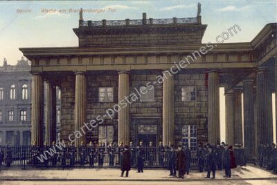 Carte postale ancienne Wache am Brandenburger Tor — Berlin — Allemagne