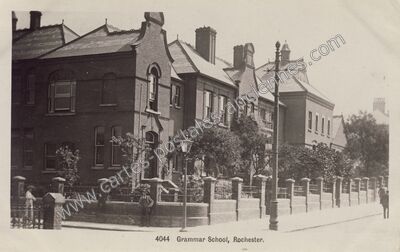 Carte postale ancienne Grammar School — Rochester — Angleterre