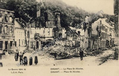 Carte postale ancienne La Place St-Nicolas — Dinant — Belgique