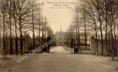 Carte postale ancienne Ecole St. Joseph (Métiers d'Art) - Entrée du côté de l'Abbaye — Maredsous — Belgique
