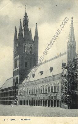 Carte postale ancienne Les Halles — Ypres — Belgique