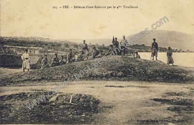 Carte postale ancienne Défense d'une Redoute par le 4 me Tirailleurs — Fez — Maroc