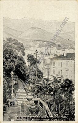 Carte postale ancienne Escalier allant de la gare aux jardins — Monte Carlo — Monaco