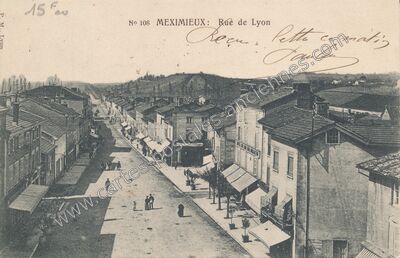 Carte postale ancienne Rue de Lyon — Meximieux (Ain)