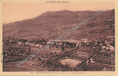 Carte postale ancienne La Route des Alpes. Vue panoramique — Barcelonnette (Alpes-de-Haute-Provence)