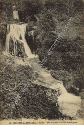 Carte postale ancienne Moustiers-Sainte-Marie