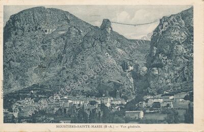 Carte postale ancienne Vue générale — Moustiers-Sainte-Marie (Alpes-de-Haute-Provence)