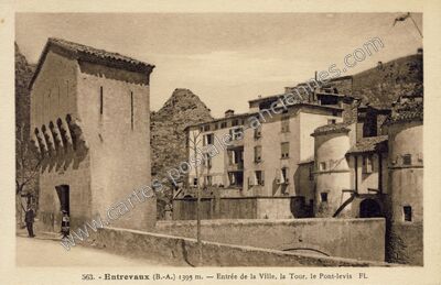 Carte postale ancienne Entrée de la Ville, la Tour, le Pont-levis — Entrevaux (Alpes-de-Haute-Provence)