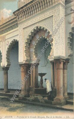 Carte postale ancienne Fontaine de la Grande Mosquée, Rue de la Marine — Alger — Algérie