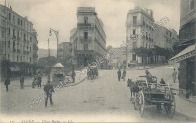 Carte postale ancienne Place Hoche — Alger — Algérie