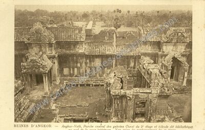 Carte postale ancienne Porche central des galeries Ouest du 2e étage et édicule dit bibliothèque — Angkor — Cambodge