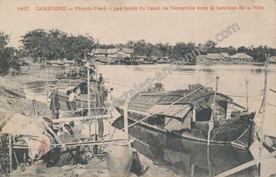Carte postale ancienne Les bords du Canal de Verneville dans la banlieue — Phnom Penh — Cambodge