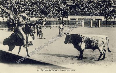 Carte postale ancienne Citando para picar — Corrida — Espagne