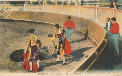 Carte postale ancienne La puntilla — Corrida — Espagne