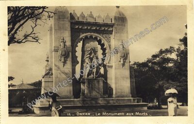 Carte postale ancienne Le Monument aux Morts — Dakar — Sénégal