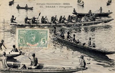 Carte postale ancienne Piroguiers — Dakar — Sénégal
