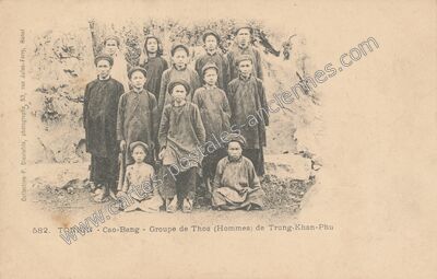 Carte postale ancienne Groupe de Thos (Hommes) de Trung-Khan-Phu — Cao Bang — Viet-Nam