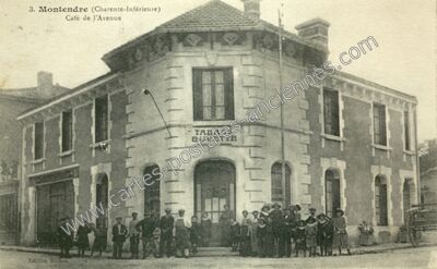 Carte postale ancienne Café de l'Avenue — Montendre (Charente-Maritime)