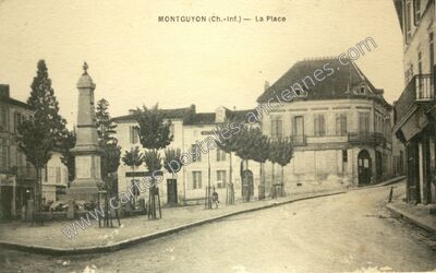 Carte postale ancienne La Place — Montguyon (Charente-Maritime)