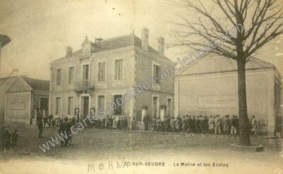 Carte postale ancienne La Mairie et les Écoles — Mornac-sur-Seudre (Charente-Maritime)