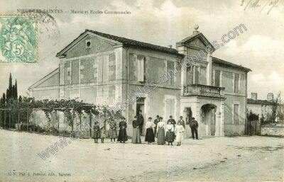 Carte postale ancienne Mairie et Ecoles Communales — Nieul-lès-Saintes (Charente-Maritime)