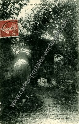 Carte postale ancienne Porte de l'ancien château — Nieul-lès-Saintes (Charente-Maritime)