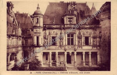 Carte postale ancienne Château d'Husson, Aile droite — Pons (Charente-Maritime)