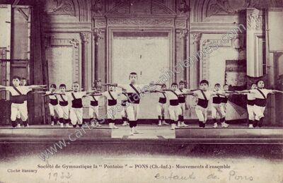 Carte postale ancienne Société de Gymnastique la " Pontoise " - Mouvements d'ensemble — Pons (Charente-Maritime)