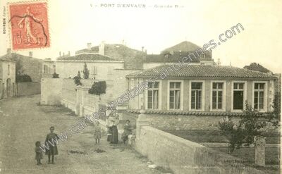 Carte postale ancienne Grande Rue — Port-d'Envaux (Charente-Maritime)