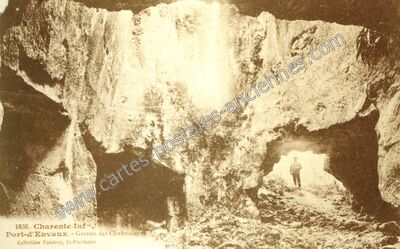 Carte postale ancienne Grottes des Chabossieres — Port-d'Envaux (Charente-Maritime)