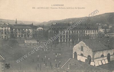 Carte postale ancienne Caserne Delzons, intérieur du Quartier — Aurillac (Cantal)