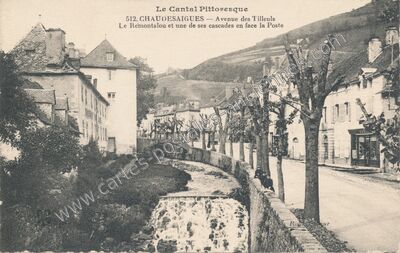 Carte postale ancienne Le Remontalou et une de ses cascades en face la Poste — Chaudes-Aigues (Cantal)