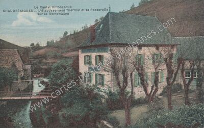 Carte postale ancienne L'Etablissement Thermal et sa Passerelle sur le Remontalou — Chaudes-Aigues (Cantal)