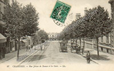 Carte postale ancienne Rue Jehan de Beauce et la Gare — Chartres (Eure-et-Loir)