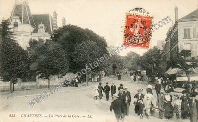Carte postale ancienne La Place de la Gare — Chartres (Eure-et-Loir)