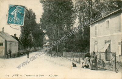 Carte postale ancienne L'Avenue de la Gare — Jouy (Eure-et-Loir)
