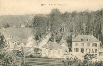 Carte postale ancienne L'Avenue de la Gare — Jouy (Eure-et-Loir)